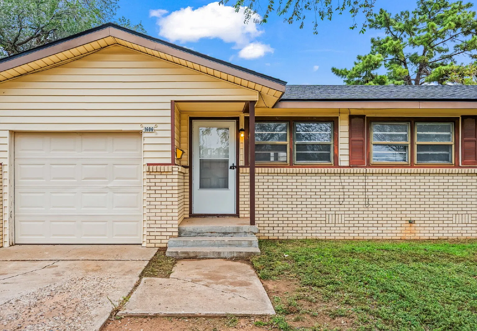 3 bed, 1.0 bath, 1131 sqft, $1,195 — Photo 3