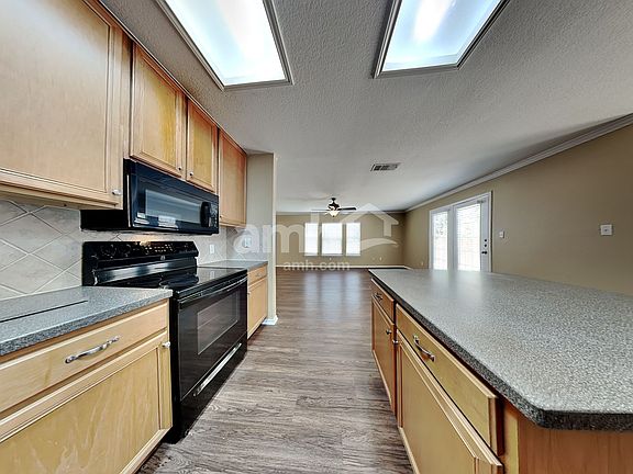 3rd image of 360 Thicket Ln