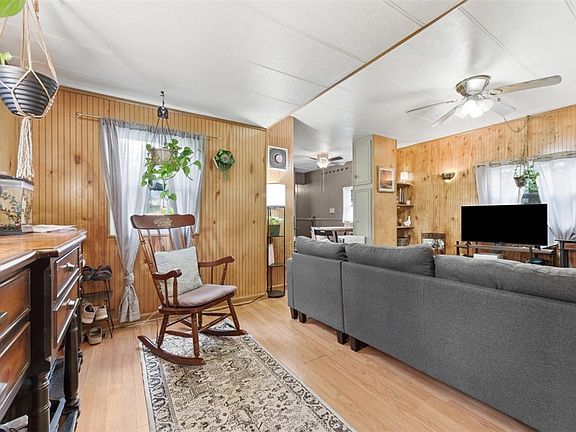 5th image of 213 North Ct