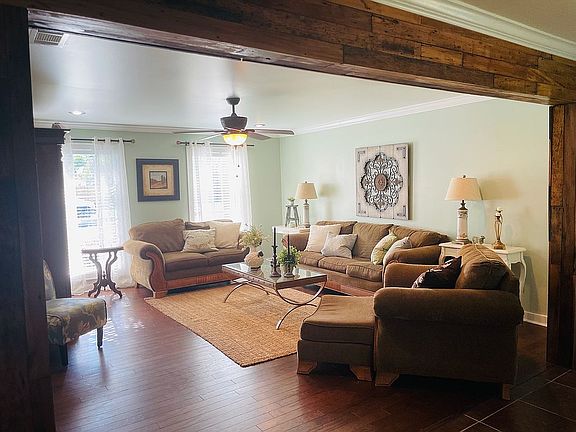 3rd image of 21058 Meadowbrook Dr