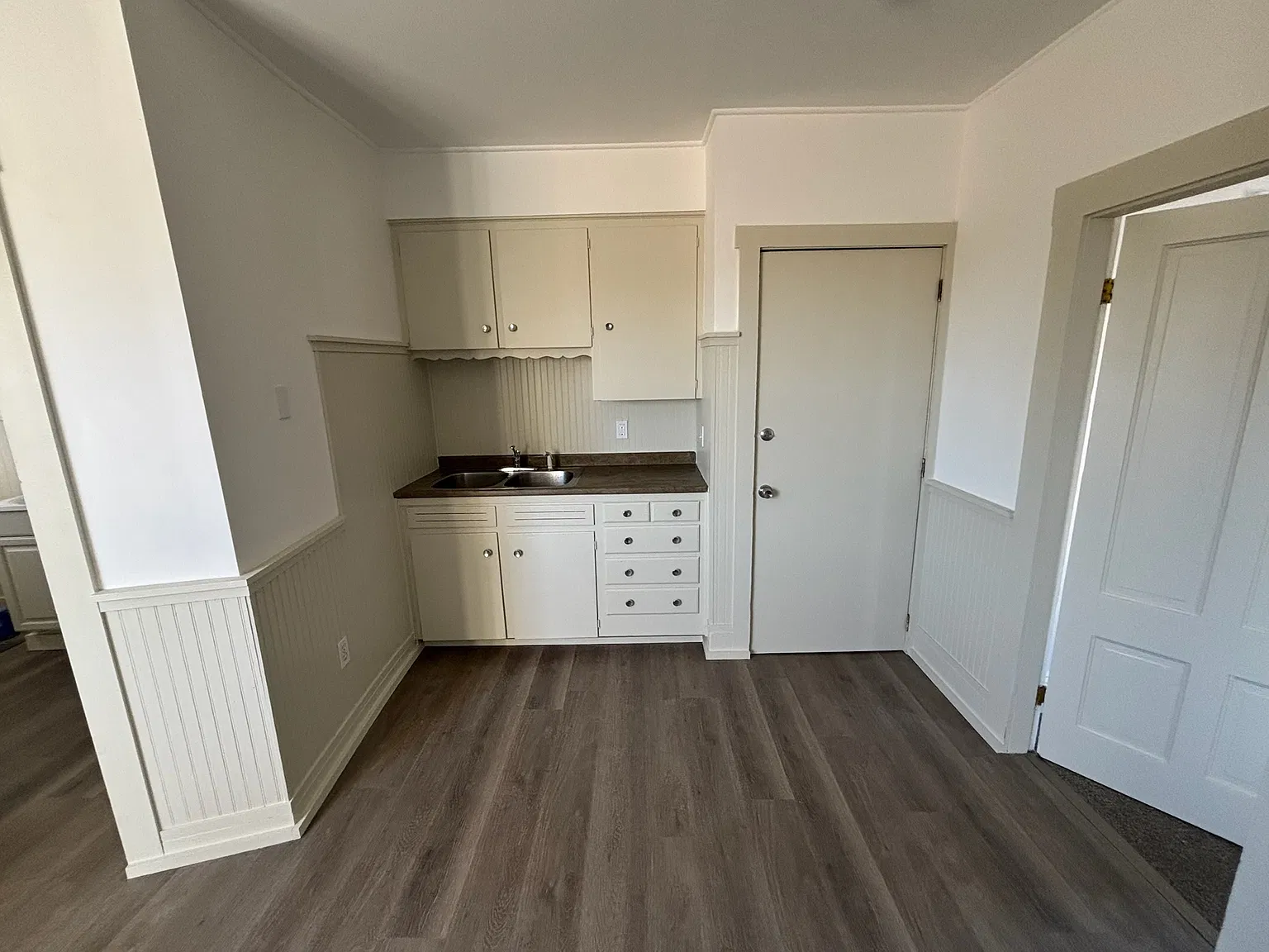 2 bed, 890 sqft, $1,900 — Photo 4