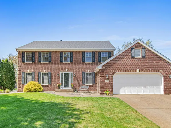 209 Meadowood Ln, Vadnais Heights, MN 55127