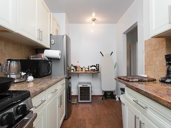 4th image of 313 W 19th St APT 22
