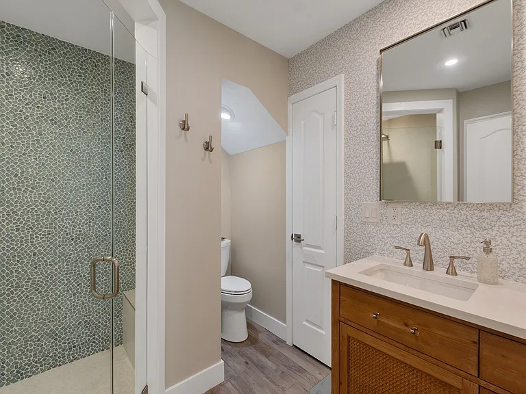 1345 Saint Davids Ln — Photo 18