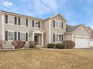 800 Georgetown Dr, Oswego, IL 60543