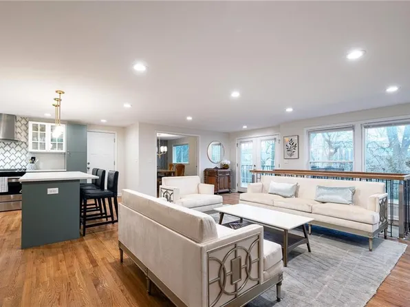 4805 W 66th St, Prairie Village, KS 66208