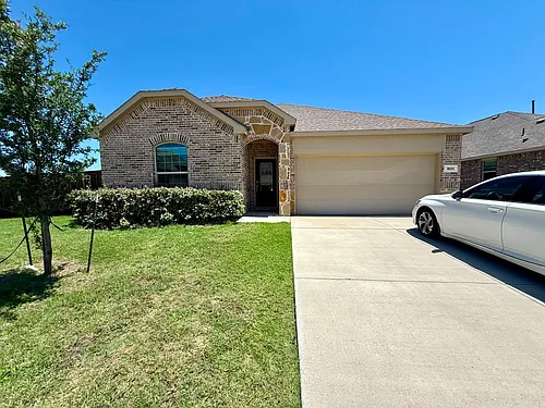 1601 Lake Grove Dr Photo 1