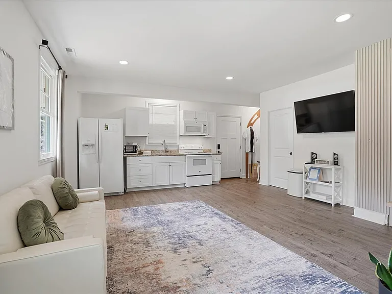 Extra large area with a full kitchen