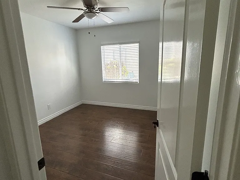 5042 Los Robles St #5042 — Photo 9