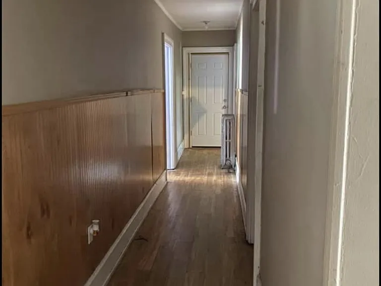 121 Oak St — Photo 2