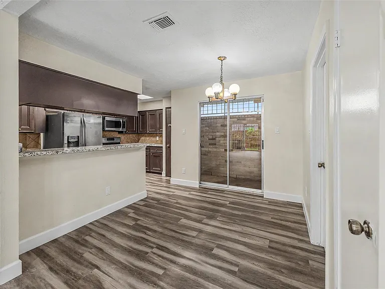 7907 Chancel Dr — Photo 12