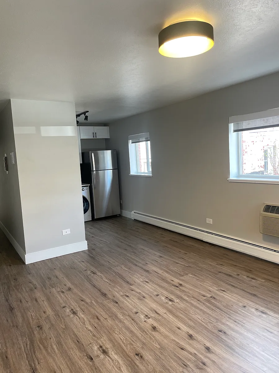 Building Photo - 1020 N Ogden St #104