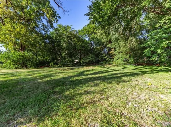 8333 Glenwood St, Overland Park, KS 66212
