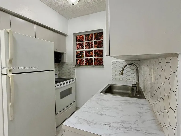 4340 NW 11th St #3 — Photo 5