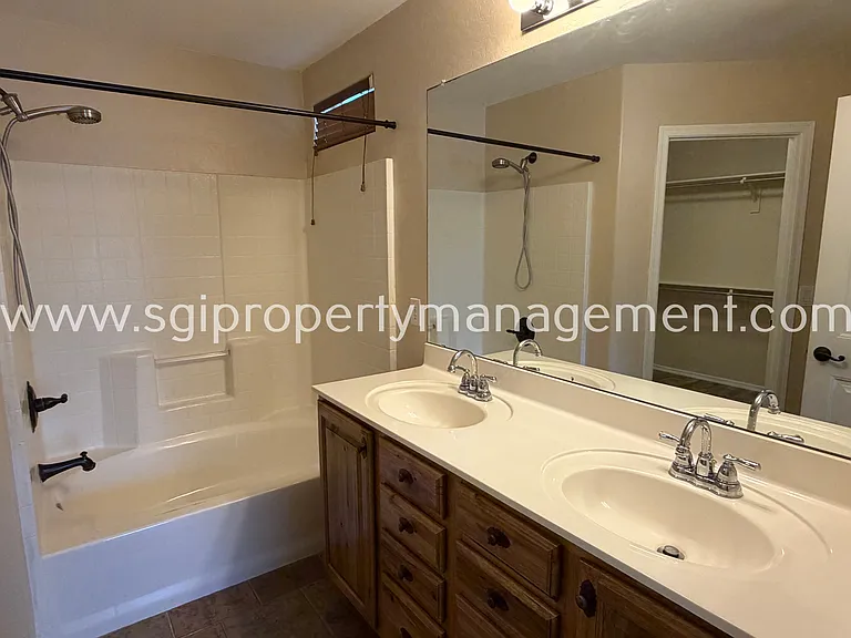 383 E Anastasia St — Photo 8