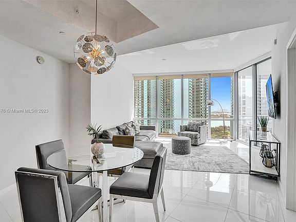 4th image of 851 NE 1st Ave Unit 2103