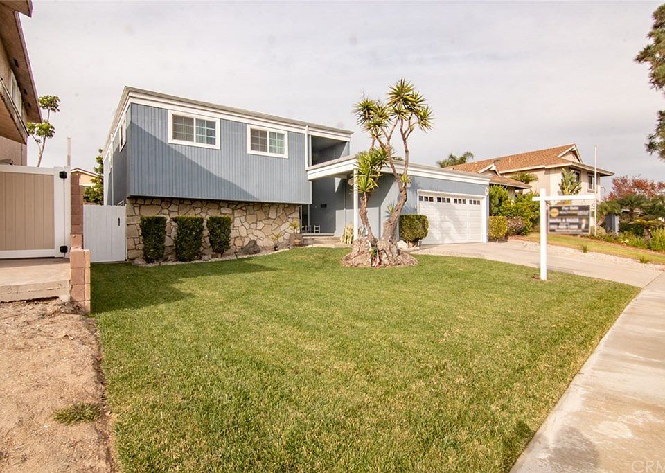 1st image of 23917 Pasatiempo Ln