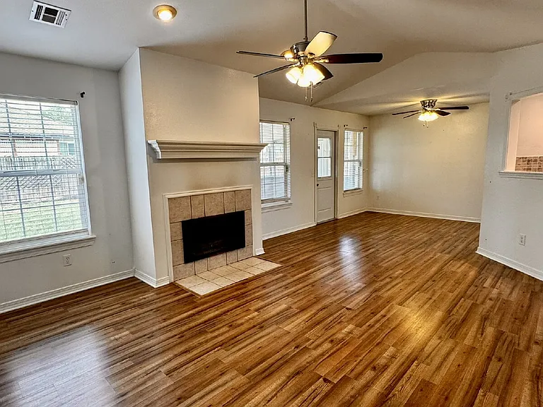 659 Frances Dr — Photo 3