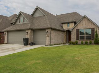 3714 S 13th Pl, Broken Arrow, OK 74011