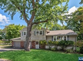 194 7th St, Cresskill, NJ 07626