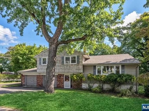 194 7th St, Cresskill, NJ 07626