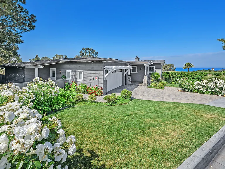 555 Amphitheatre Dr — Photo 7