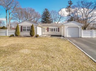 9 Pine Dr, Nesconset, NY 11767