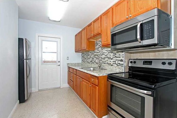 1st image of 10 NE 49th St #12