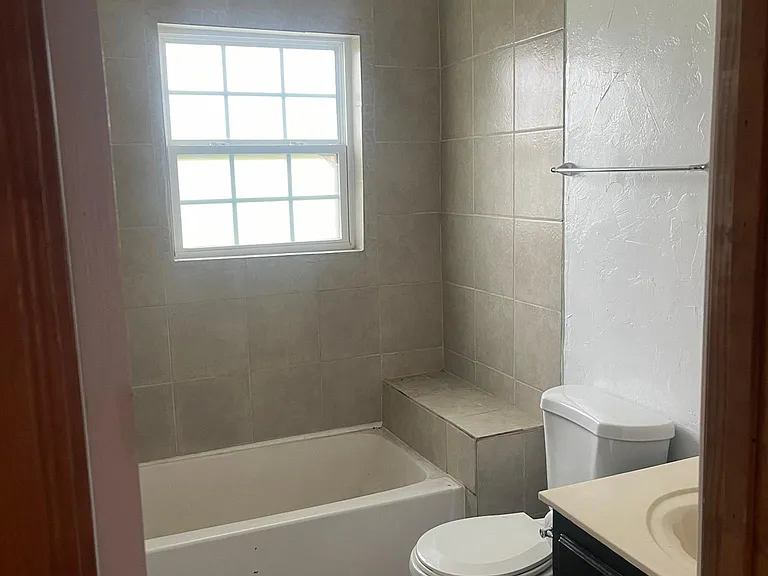 776 N Graham St — Photo 10