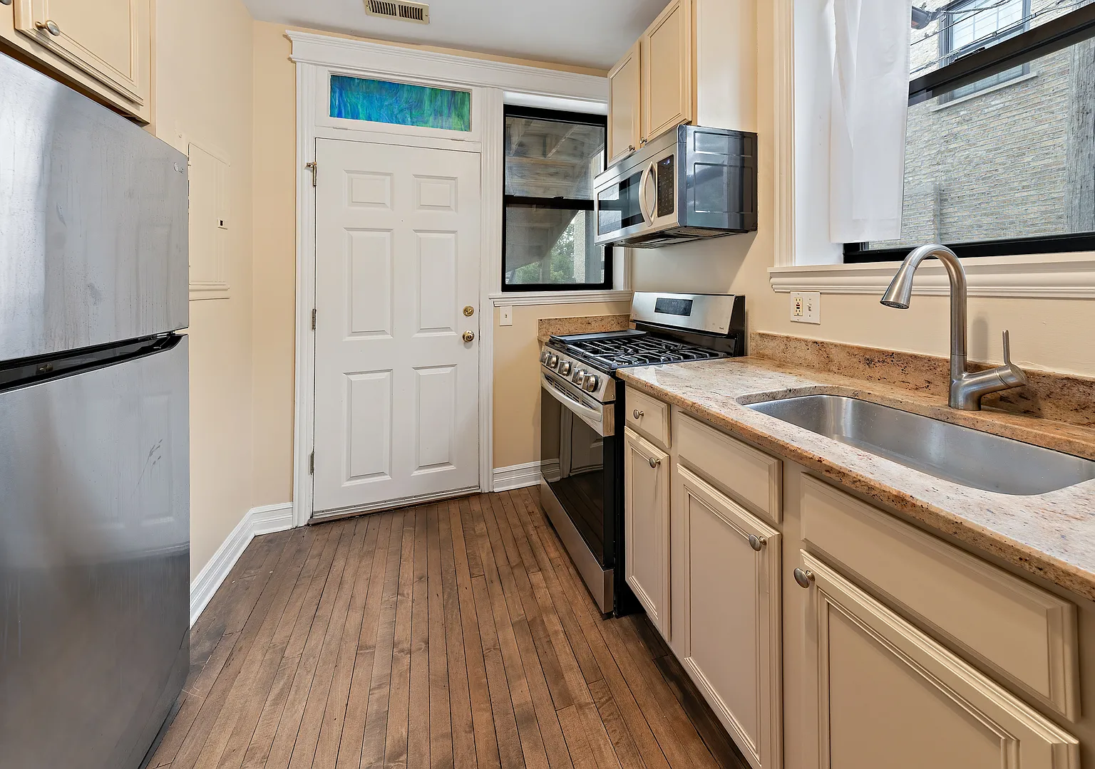 2 bed, $2,450 — Photo 3