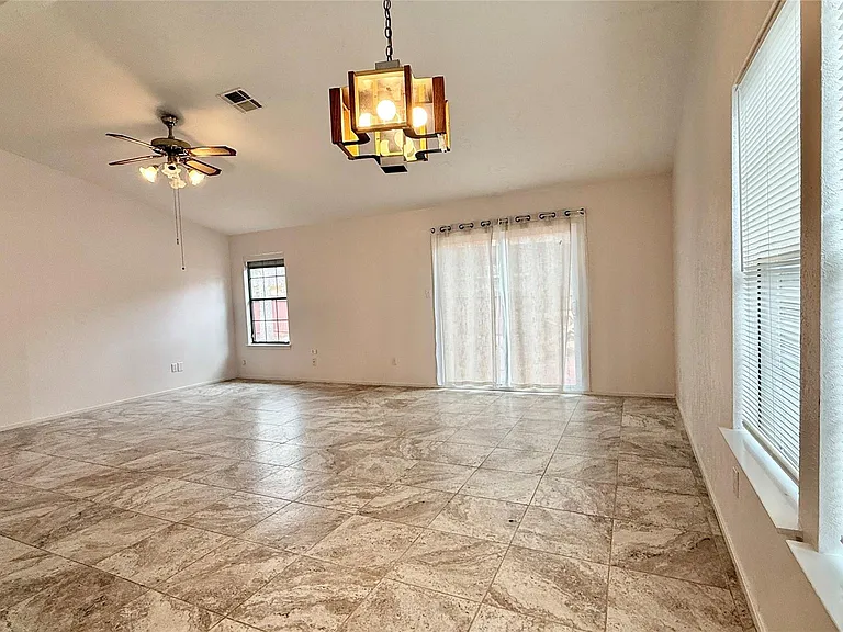 18 Dellforest Ct — Photo 13