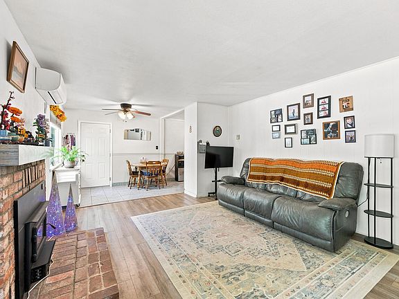 5th image of 2345 Belladonna St