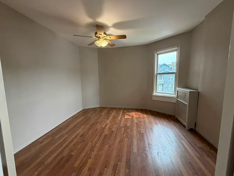 148 Shephard Ave — Photo 3