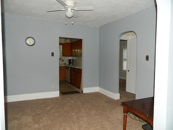 4th image of 684 Roscoe Ave