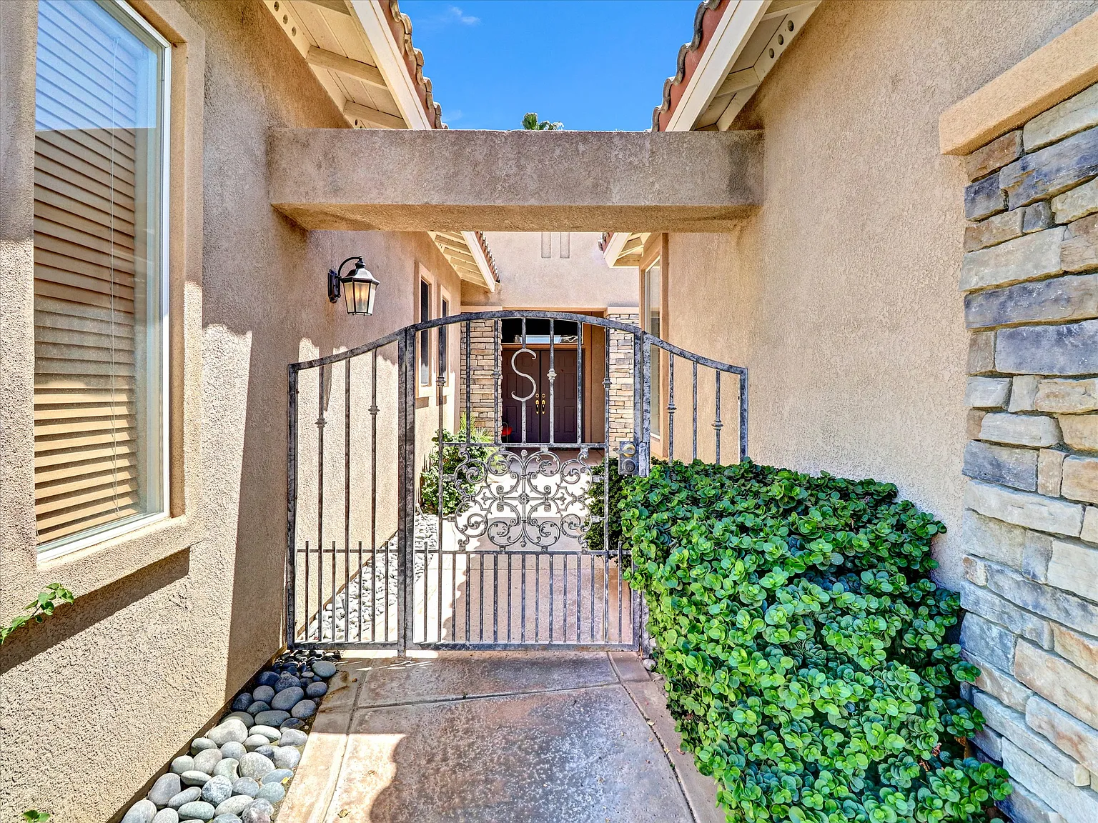3 bed, 2900 sqft, $4,500 — Photo 2