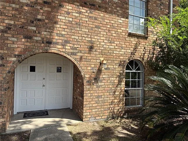 903 E Saint Bernard Hwy — Photo 1