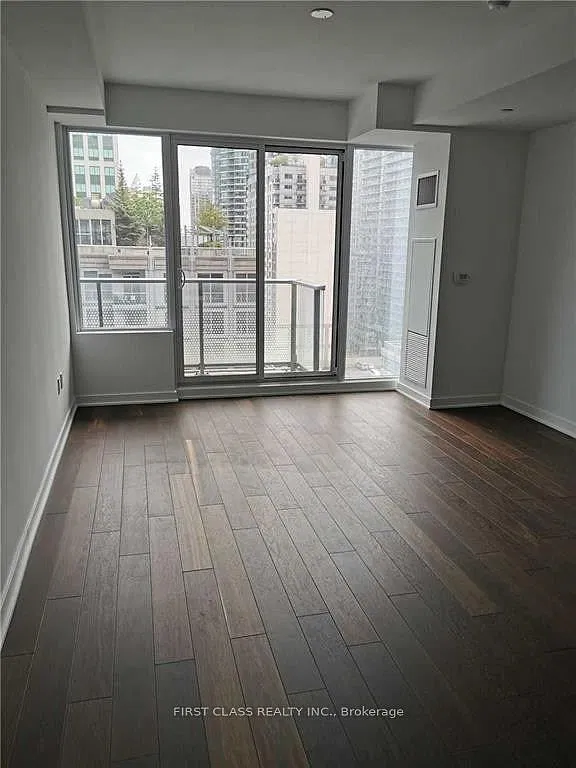 Studio, $2,000 — Photo 2