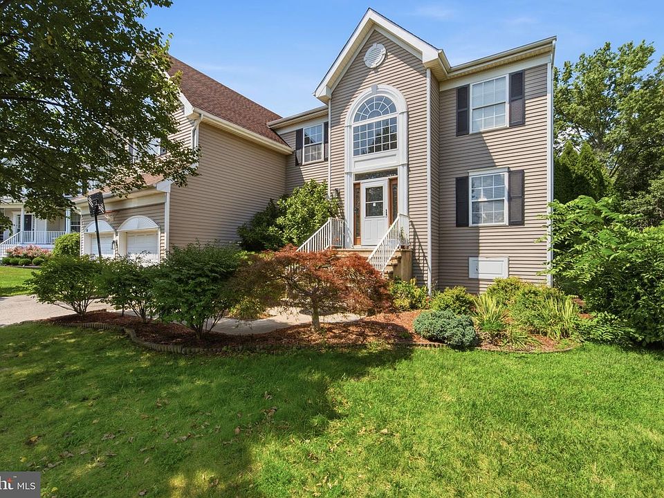 1st image of 38 Fairmont Dr
