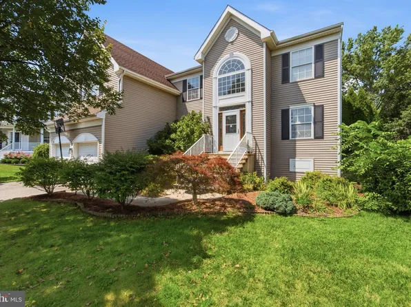 38 Fairmont Dr, Columbus, NJ 08022