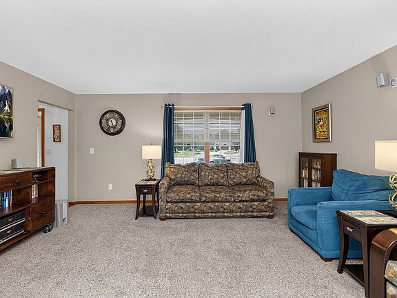 5th image of 18865 Fillmore Dr