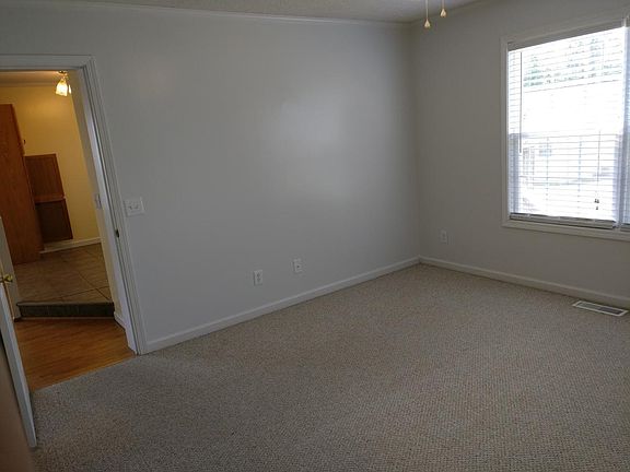 Master Bedroom w/ walk-in closet