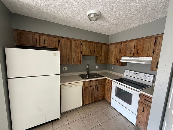4th image of 2000 SE 40th Street Rd APT A