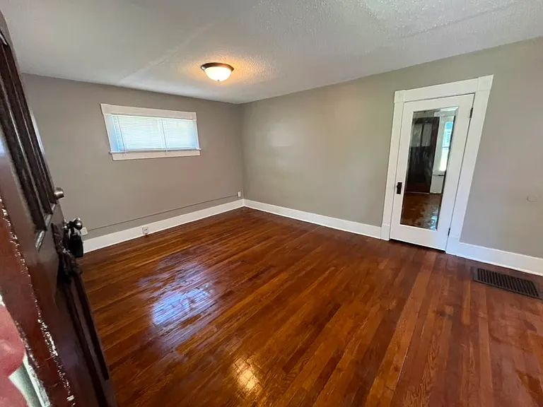 312 S McClellan St — Photo 8