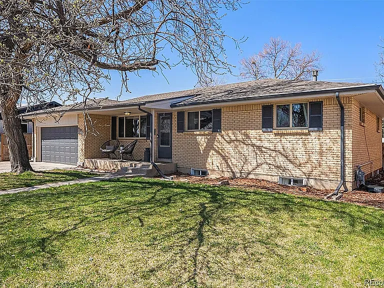 241 S 15th Ave
