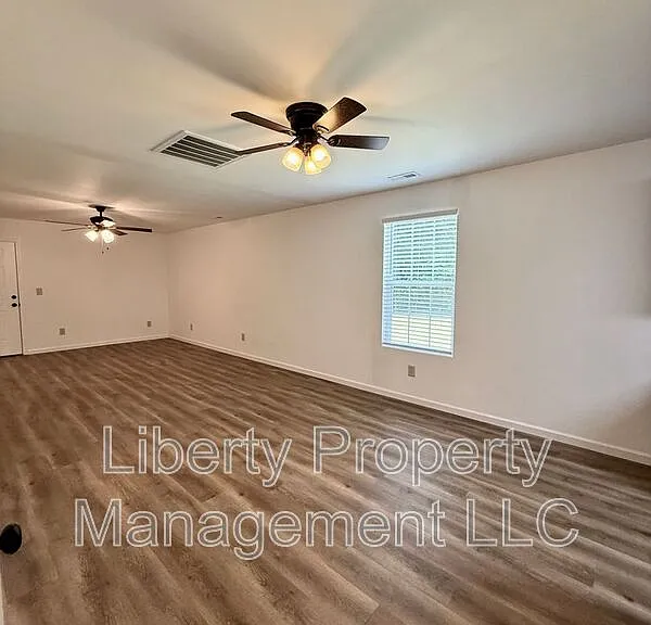 534 E 6th Ave — Photo 5