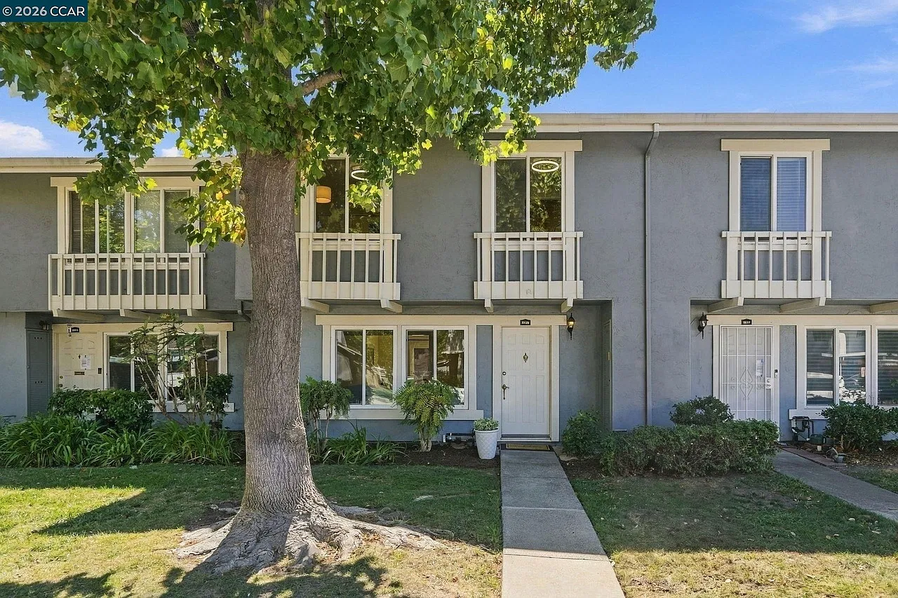 4 bed, 2.5 bath, 1474 sqft, $3,400 — Photo 1