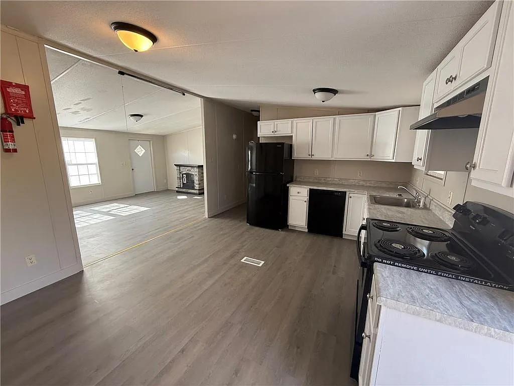 3 bed, 2.0 bath, $1,700 — Photo 3