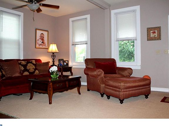4th image of 806 N Warren St