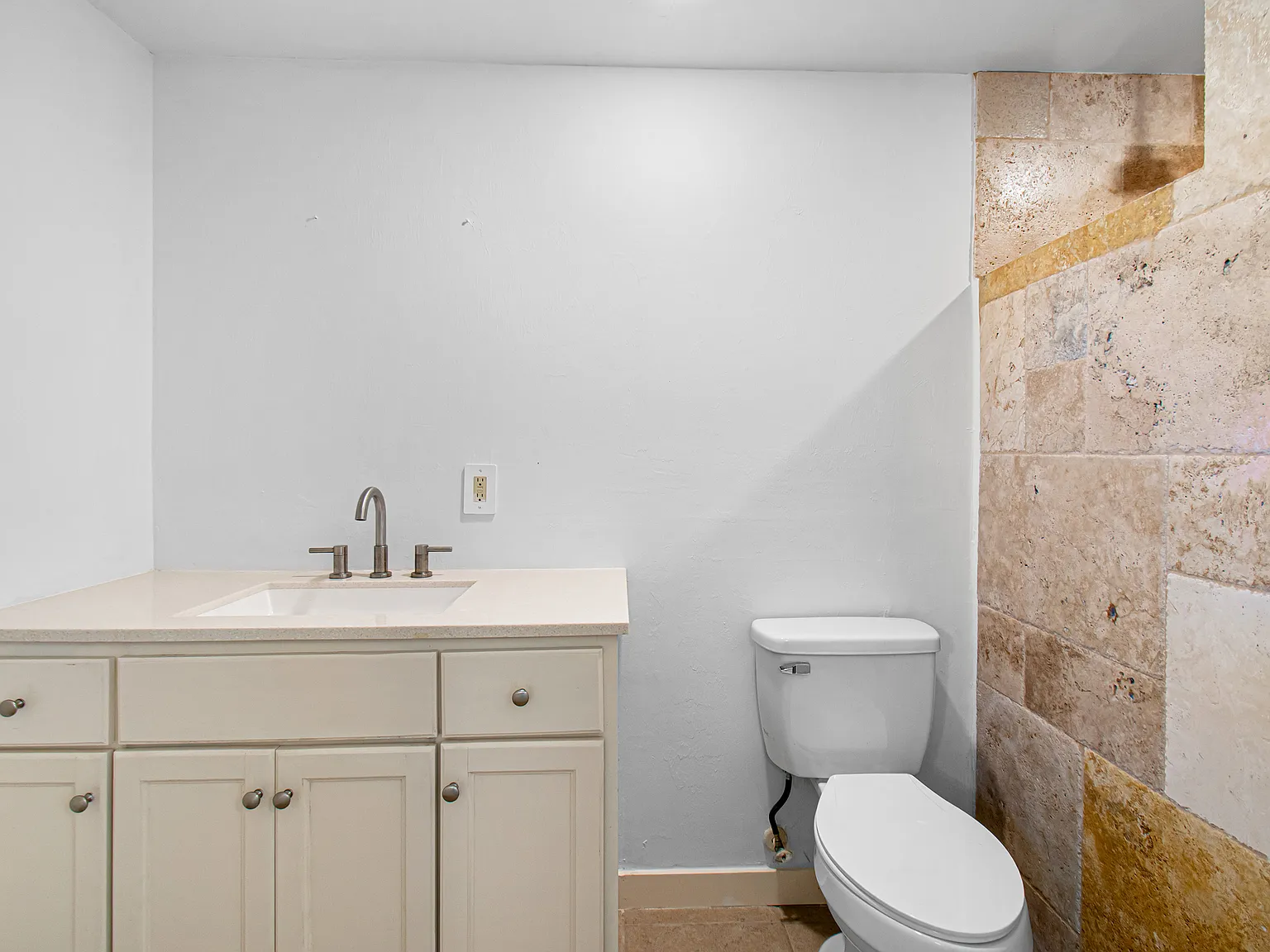Studio, 150 sqft, $950 — Photo 2