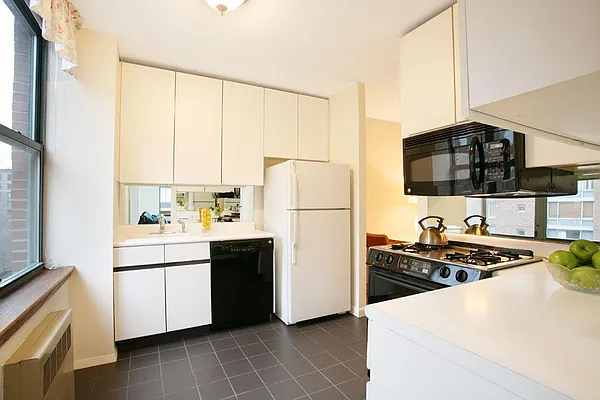 Sold by Citi Habitats | media 8